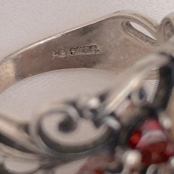 Vintage Pearl & Garnet Sterling Silver Ring - Picture 9 of 9